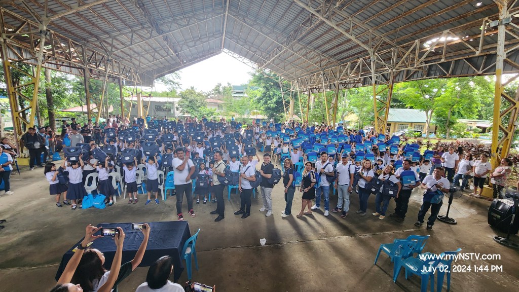Mayor Ross Rizal ng Calamba City, Tuloy-tuloy ang Pamimigay ng Gamit Eskwela sa mga Public&nbsp;School