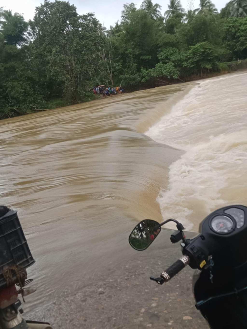 5 BARANGAY SA DEL GALLEGO, CAMARINES SUR, KULONG SA&nbsp;BAHA