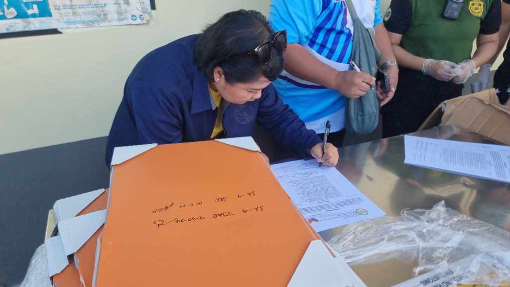 BAGONG CONCEALMENT&nbsp; NG ILLEGAL NA DROGA NA DISKUBRE; SHABU SA PAINTING GALING MEXICO NA NAGKAKAHALAGA NG 111 MILYONG PISO NASABAT NG PDEA SA ISANG&nbsp;WAREHOUSE