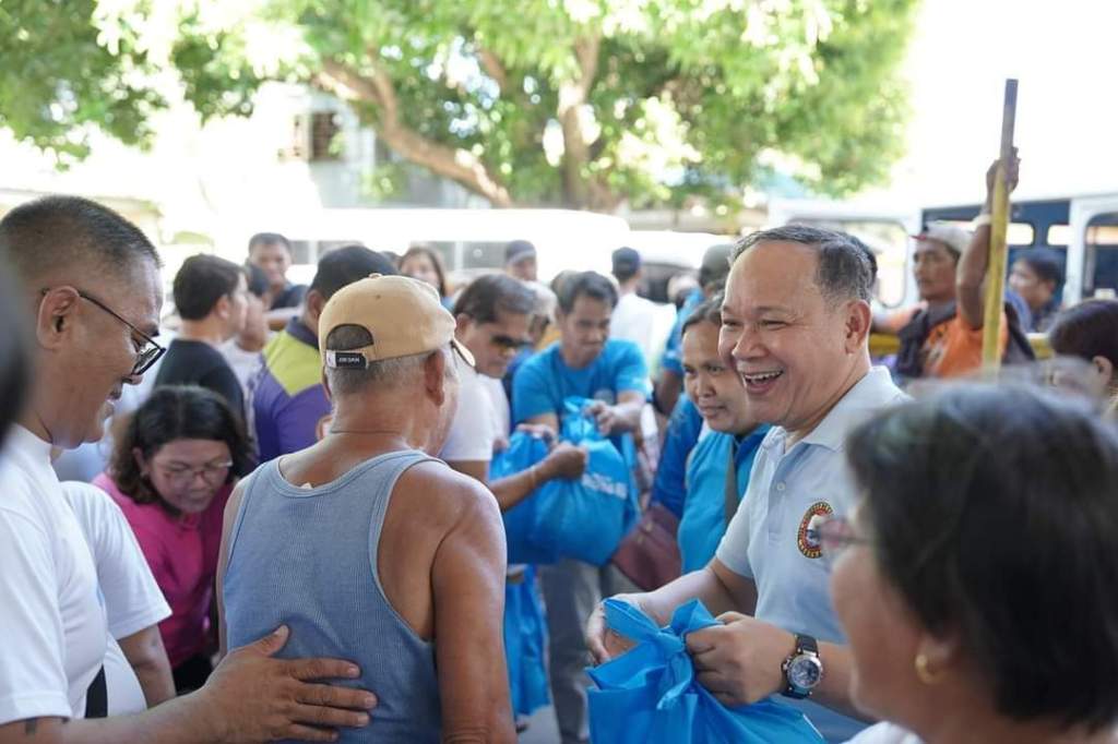 Mga Calambeño Binati ng Maligayang Kaarawan si Mayor Ross&nbsp;Rizal