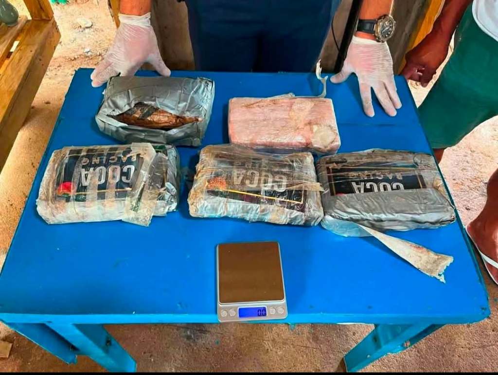 PANIBAGONG PAKETE NG HINIHINALANG&nbsp; COCAINE&nbsp; NA NAGKAKAHALAGA NG NASA P5.8-M NATAGPUAN SA BAYBAYING&nbsp;DAGAT